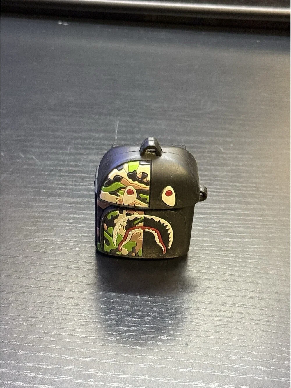 Camo Shark Backpack Airpods 1/2 Case